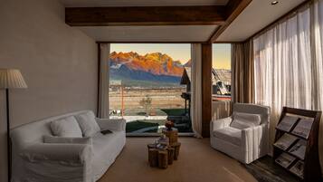 Chambre Double Deluxe, 1 trÚs grand lit, non-fumeurs, vue montagne | Literie de qualité supérieure, ameublement personnalisé