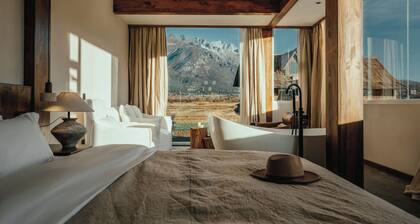 Lijiang Tennessee farmhouse hotel