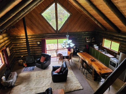 Golden Bay Log Cabin