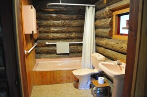 Serviettes fournies, savon, papier toilette