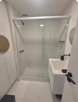Dusche, Handtücher, Seife, Shampoo