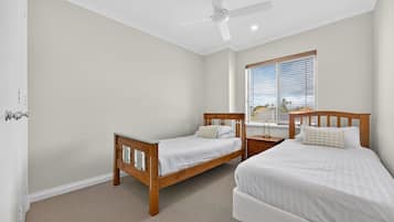 3 bedrooms, desk, iron/ironing board, WiFi