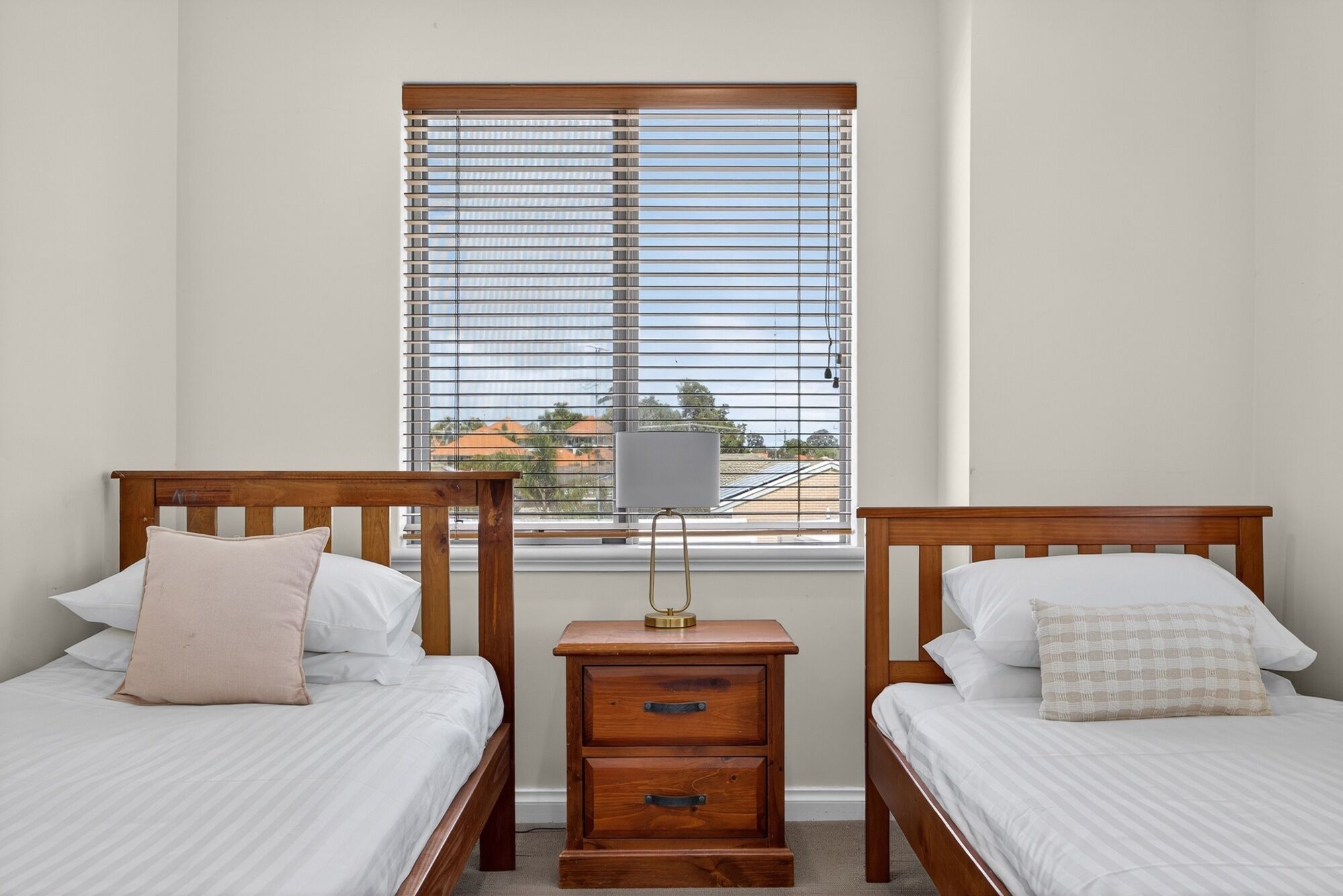 3 Schlafzimmer, Schreibtisch, Bügeleisen/Bügelbrett, WLAN