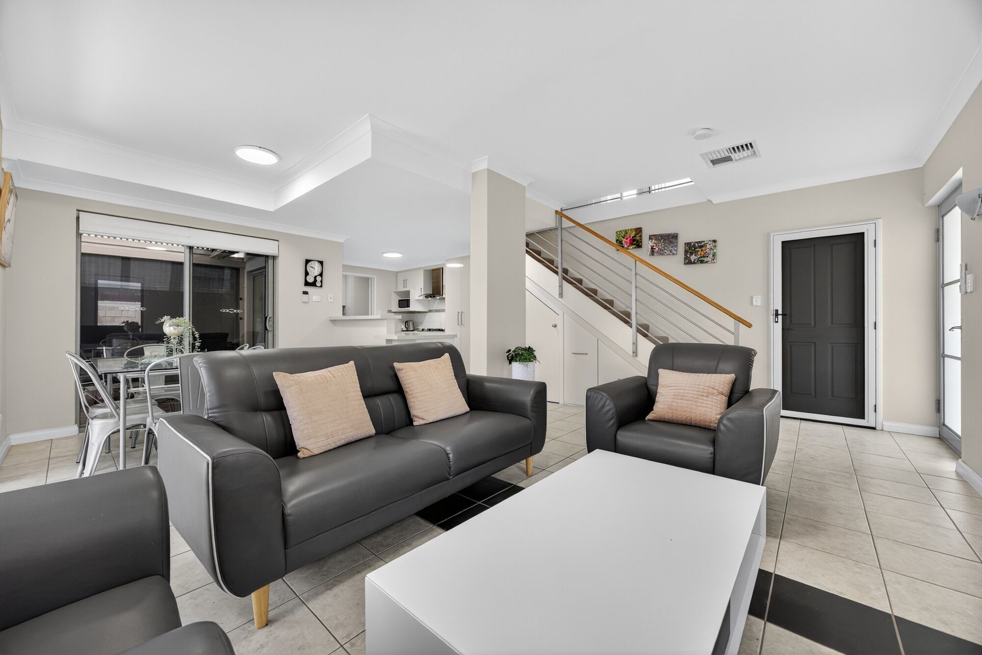 المنشأة من الداخل