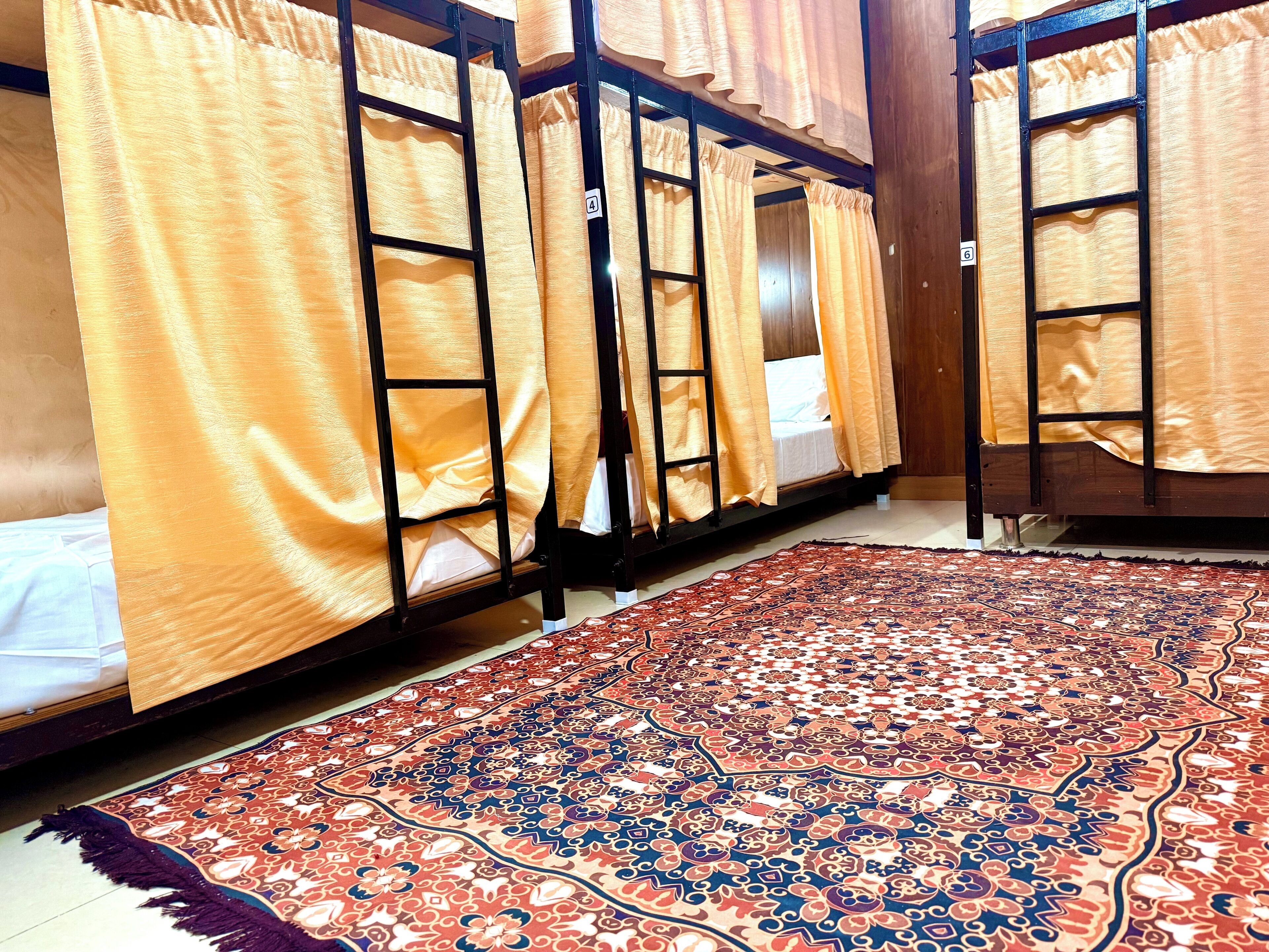 Surmatelas, espace de travail pour ordinateur portable, Wi-Fi gratuit