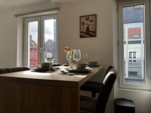 Căn hộ cơ bản | Bếp riêng | Tủ lạnh, lò vi sóng, lò nướng, bếp nấu 