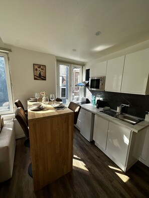 Basic Apartment | Private kitchen