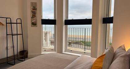 Luxury 2 Bed Apt Seaview By Urban Roost