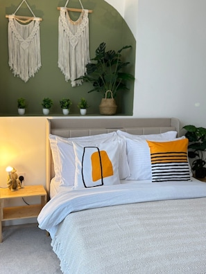 Apartamento de lujo, balcón, vistas a la playa | Tabla de planchar con plancha y wifi gratis