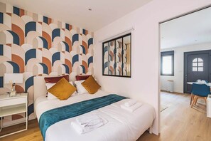 1 slaapkamer, een strijkplank/strijkijzer, reisbedje, wifi