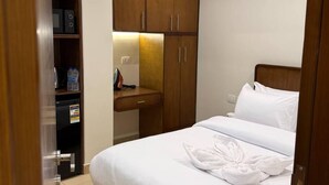 Deluxe Studio, Balcony | In-room safe, desk, blackout drapes, soundproofing - Aqmar Hotel Nasr City  (Cairo)