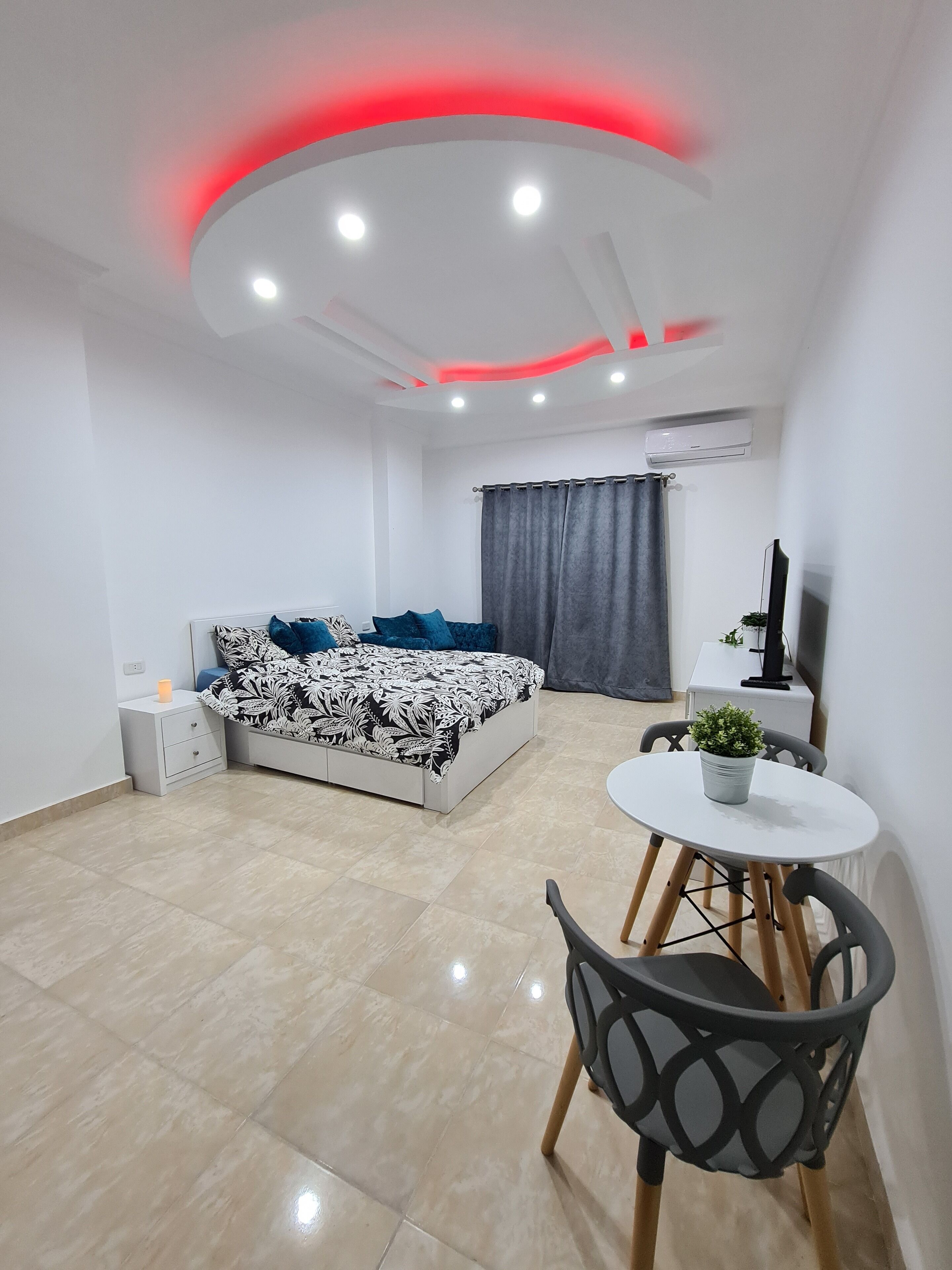 Fer et planche à repasser, accès Internet, draps fournis