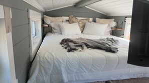 2 slaapkamers, een strijkplank/strijkijzer, gratis wifi, beddengoed