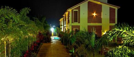 Superior Cottage | Garden