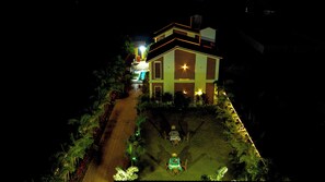 المنشأة من الخارج