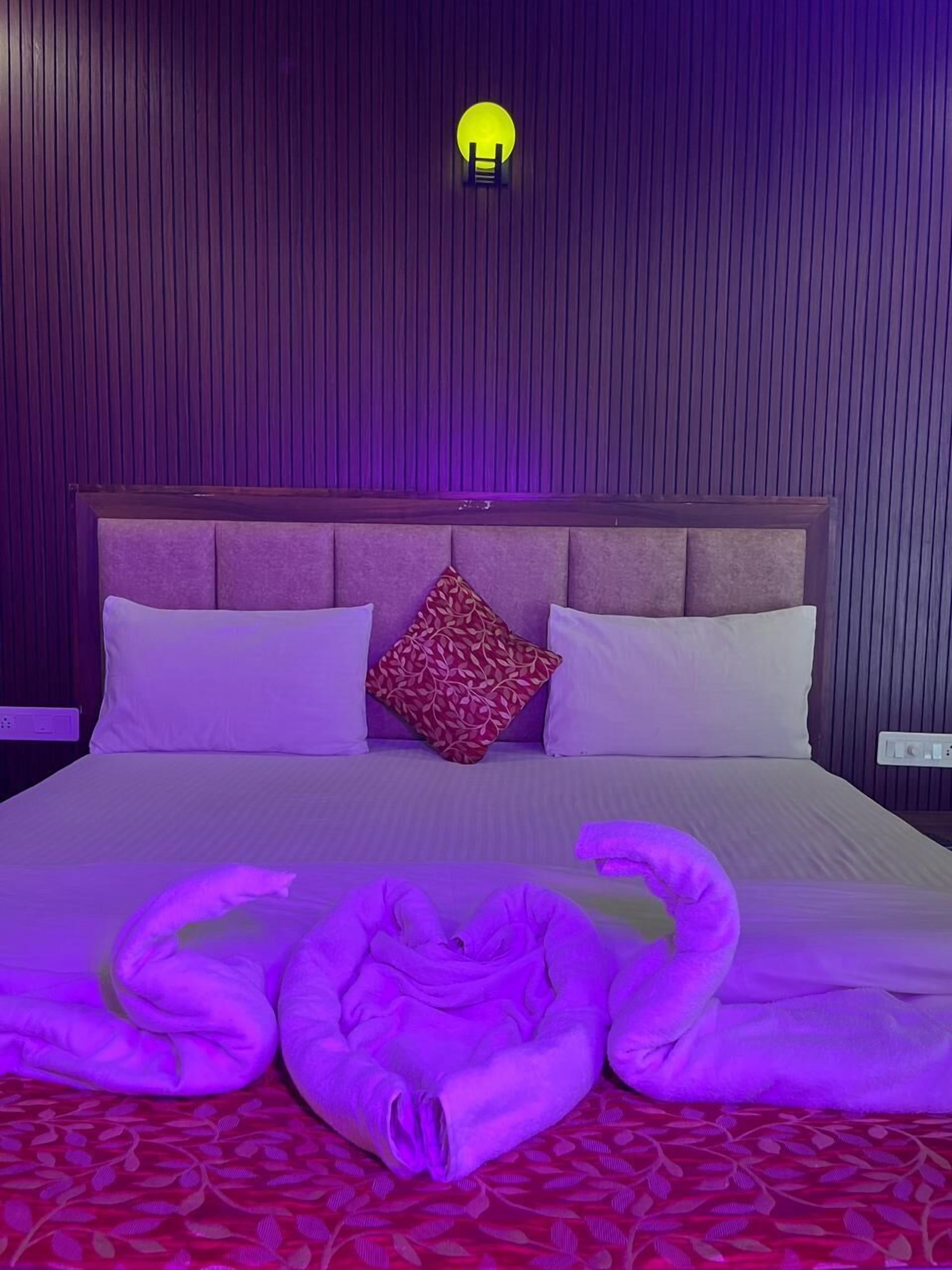 Superior Cottage | Egyptian cotton sheets, premium bedding, laptop workspace, bed sheets