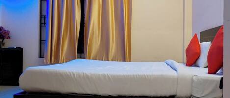 Literie hypoallergénique, bureau, chambres insonorisées, Wi-Fi gratuit