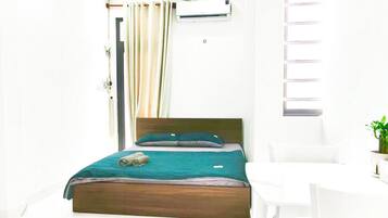 Superior tweepersoonskamer, balkon | Een bureau, een laptopwerkplek, gratis wifi