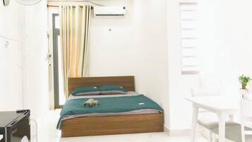 Superior Double Room, Balcony | Desk, laptop workspace, free WiFi