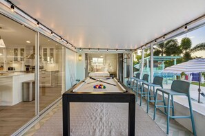 4 Schlafzimmer, Schreibtisch, Bügeleisen/Bügelbrett, Reisekinderbett
