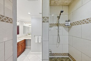 Shower, hair dryer, towels - Sleeps 16 • Golf Simulator • Pickleball • Pool/Spa (Bradenton)