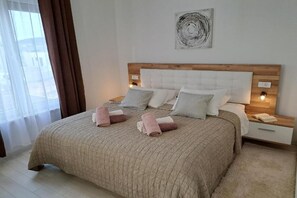 Tabla de planchar con plancha, cuna de viaje y wifi gratis 