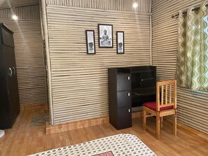 Habitación ejecutiva, vistas al valle | Espacio para trabajar con un portátil y wifi gratis