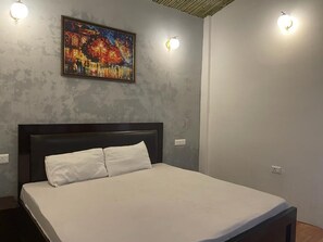 ファミリー 4 人部屋 バレービュー | ノートパソコン用作業スペース、WiFi (無料)