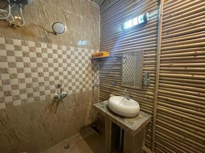 Handtücher, Seife, Shampoo, Toilettenpapier