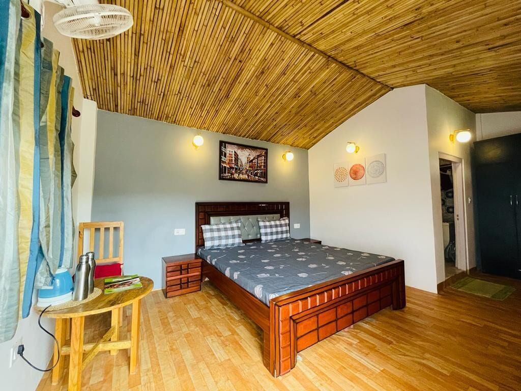 Deluxe Room, Valley View | Laptop workspace, free WiFi