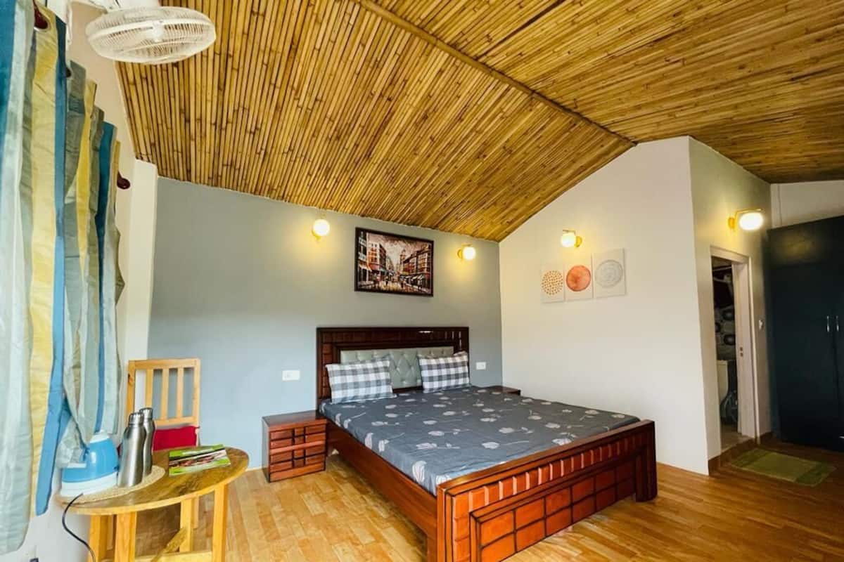 Deluxe Room, Valley View | Laptop workspace, free WiFi