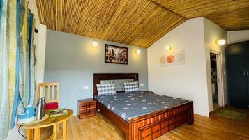 Deluxe Room, Valley View | Laptop workspace, free WiFi