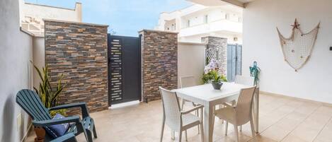 屋外ダイニングエリア