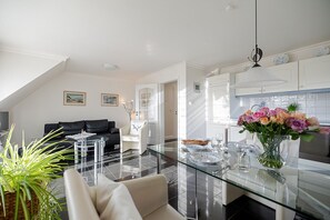 Télévision, table de tennis de table