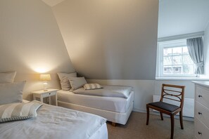 2 bedrooms, desk, WiFi - Haus Wattblick OG - Holiday apartment "Haus Wattblick OG" - Sea view & Nordic style (Wenningstedt-Braderup (Sylt))