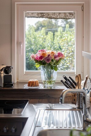 Unclassified image, 3 of 35, button