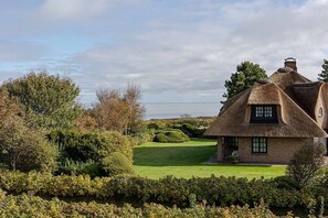 Unclassified image, 5 of 35, button