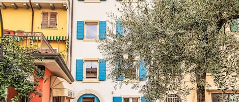 Esterni
