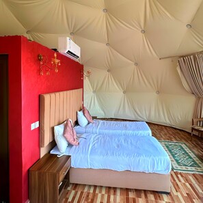 1 bedroom, Internet - Desert Oasis in Wadi Rum Village - Cozy Lodge Room (Aqaba)