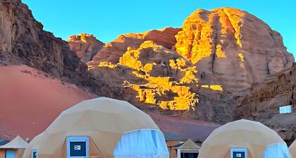 Desert Oasis in Wadi Rum Village - Cozy Lodge Room