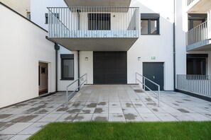 المنشأة من الخارج