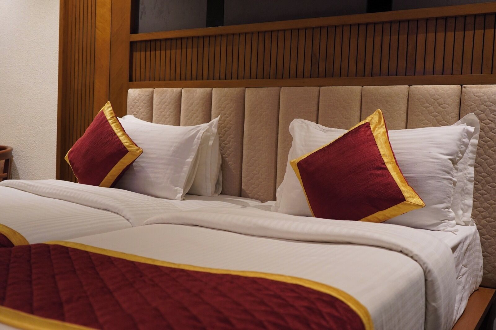 9 habitaciones, tabla de planchar con plancha, wifi y ropa de cama 