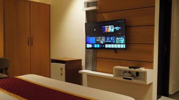 9 bedrooms, iron/ironing board, WiFi, bed sheets