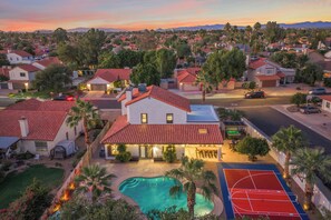 A residential area with houses, a swimming pool, and a tennis court. - HUGE Resort Oasis: Heated Pool, Pickleball, Hot tub, Firepit, Karaoke/Game room (Scottsdale)