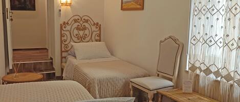 1 bedroom, iron/ironing board, internet, bed sheets