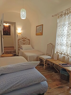 Bügeleisen/Bügelbrett, Internetzugang, Bettwäsche