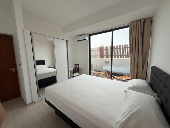 3 habitaciones, tabla de planchar con plancha, internet y ropa de cama 