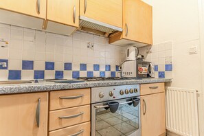 Lägenhet Basic | Eget kök | Kylskåp, mikrovågsugn, ugn och spishäll