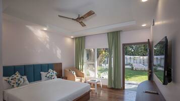 書桌、筆電工作空間