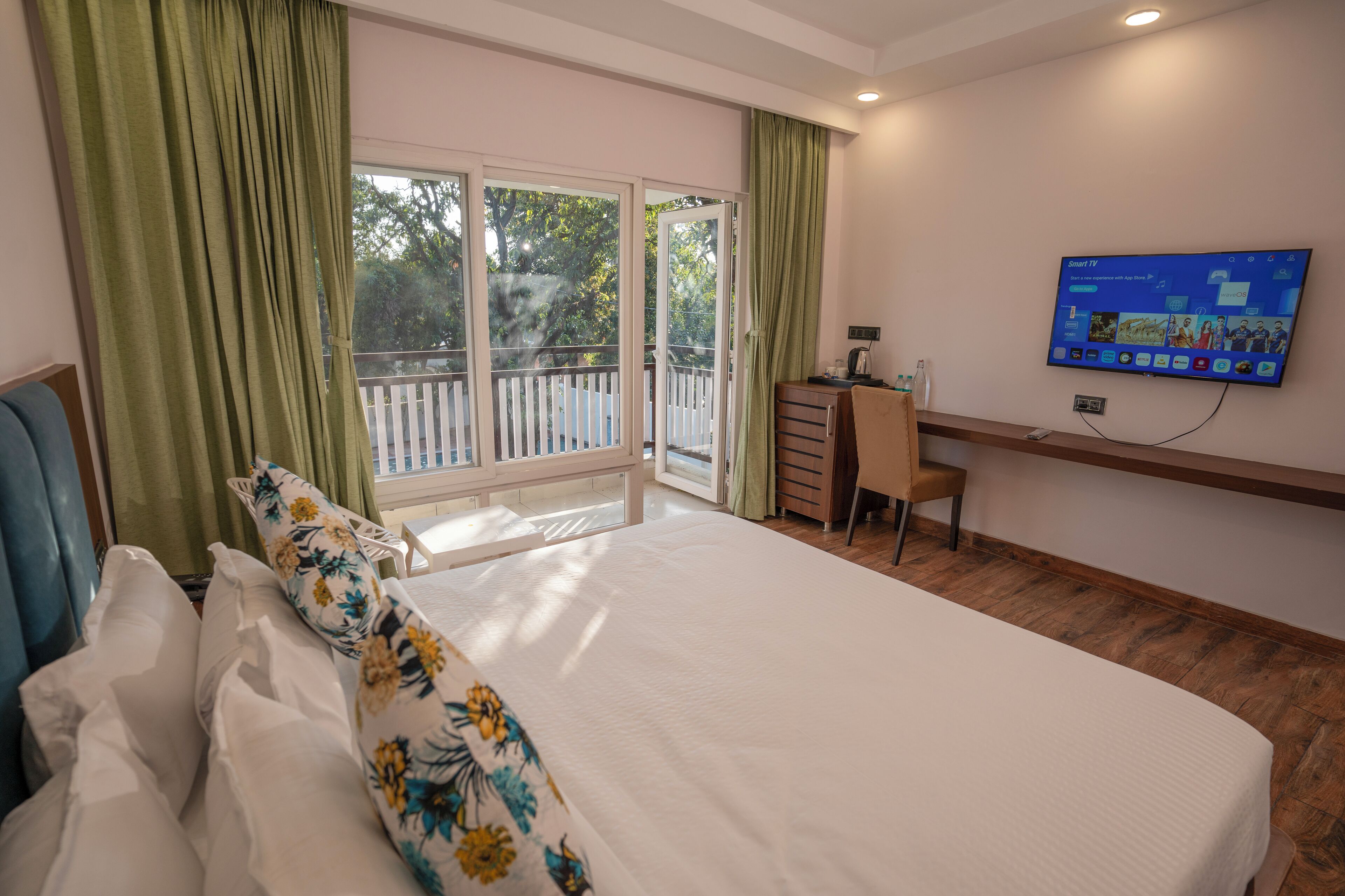 Quarto luxo | Escrivaninha, espaço de trabalho para notebook